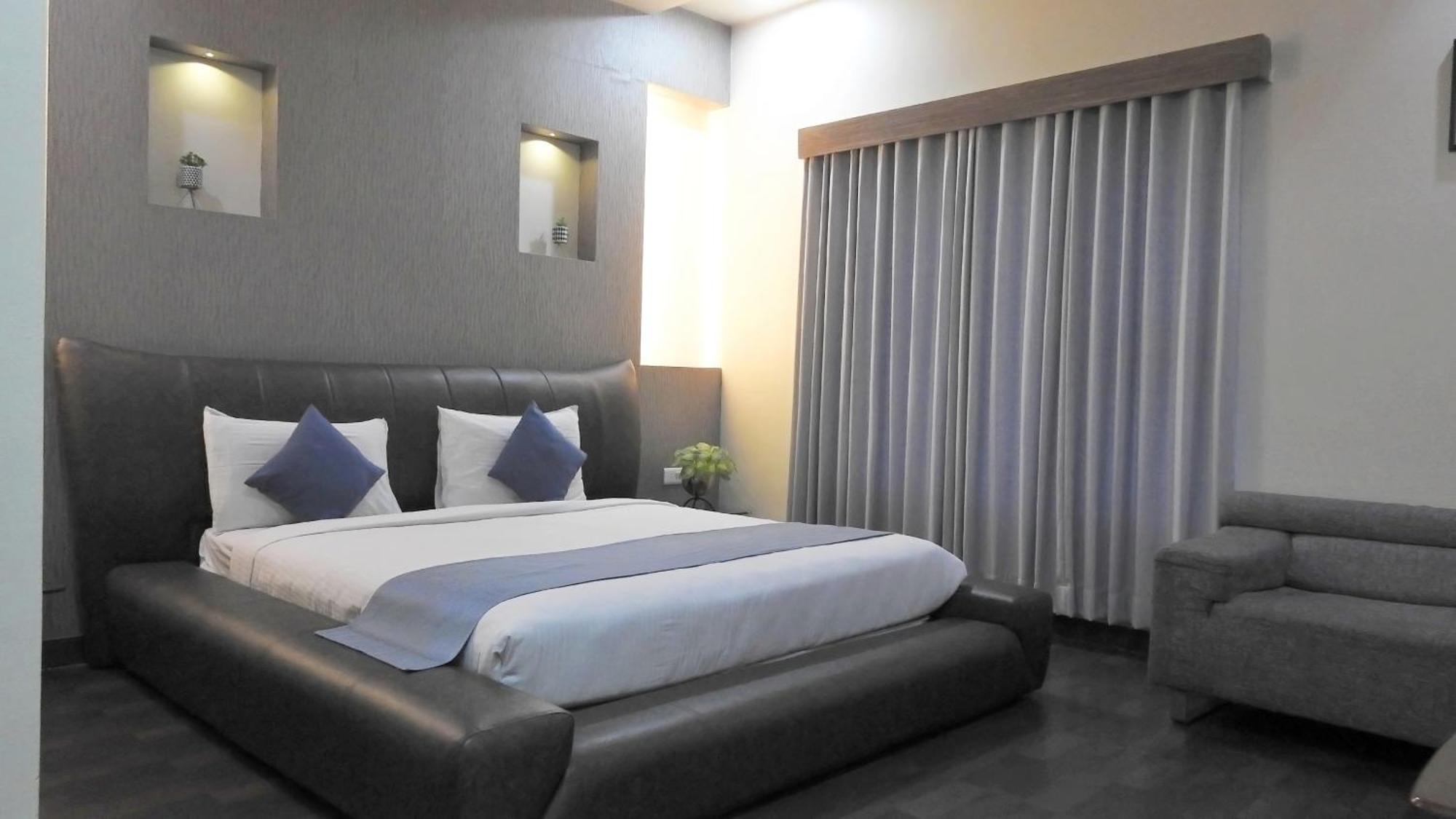 Hotel Sai Miracle Ширді Екстер'єр фото