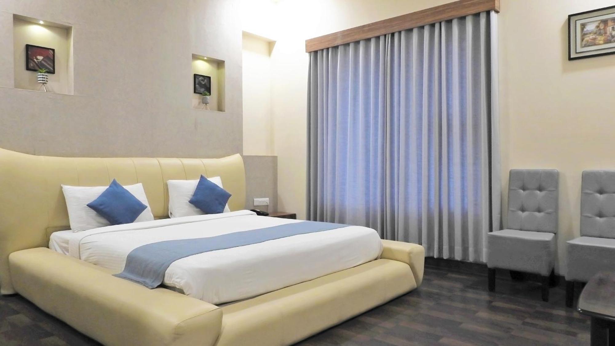Hotel Sai Miracle Ширді Екстер'єр фото