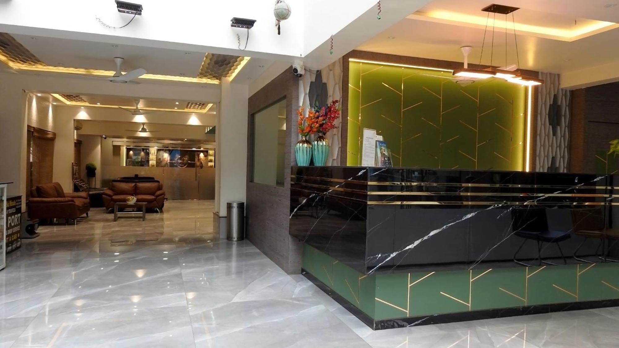 Hotel Sai Miracle Ширді Екстер'єр фото