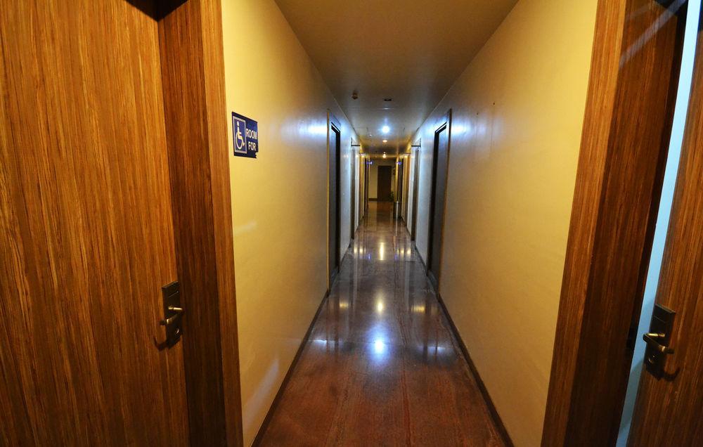 Hotel Sai Miracle Ширді Екстер'єр фото