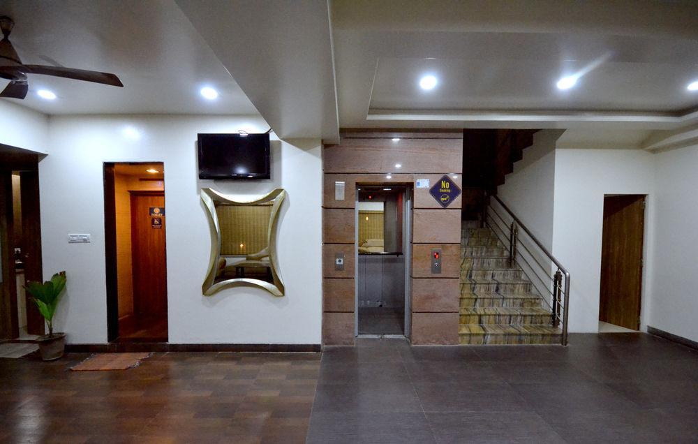 Hotel Sai Miracle Ширді Екстер'єр фото