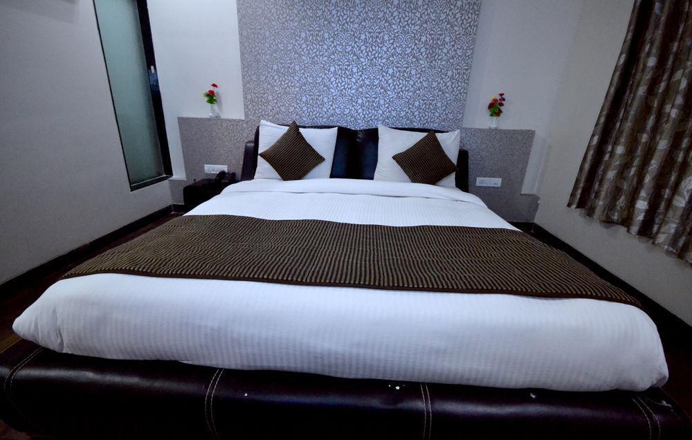 Hotel Sai Miracle Ширді Екстер'єр фото