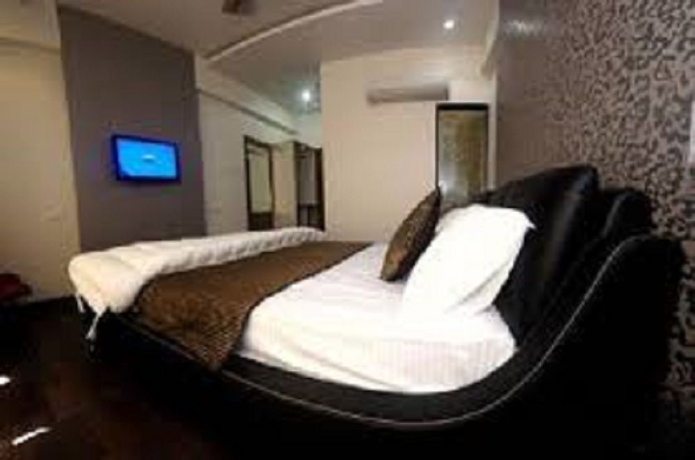 Hotel Sai Miracle Ширді Екстер'єр фото